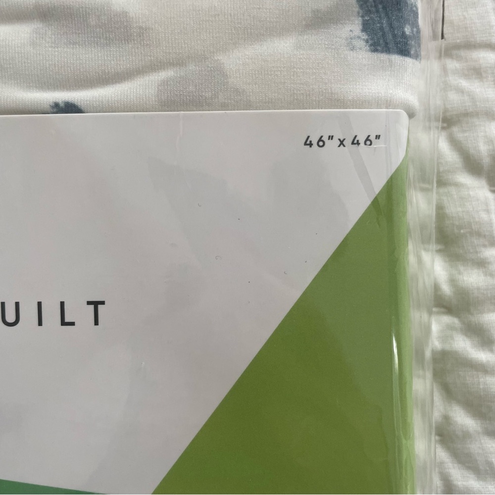 NWT Copper Pearl Three-Layer Quilt in Cloud Dream Print - Picture 4 of 4